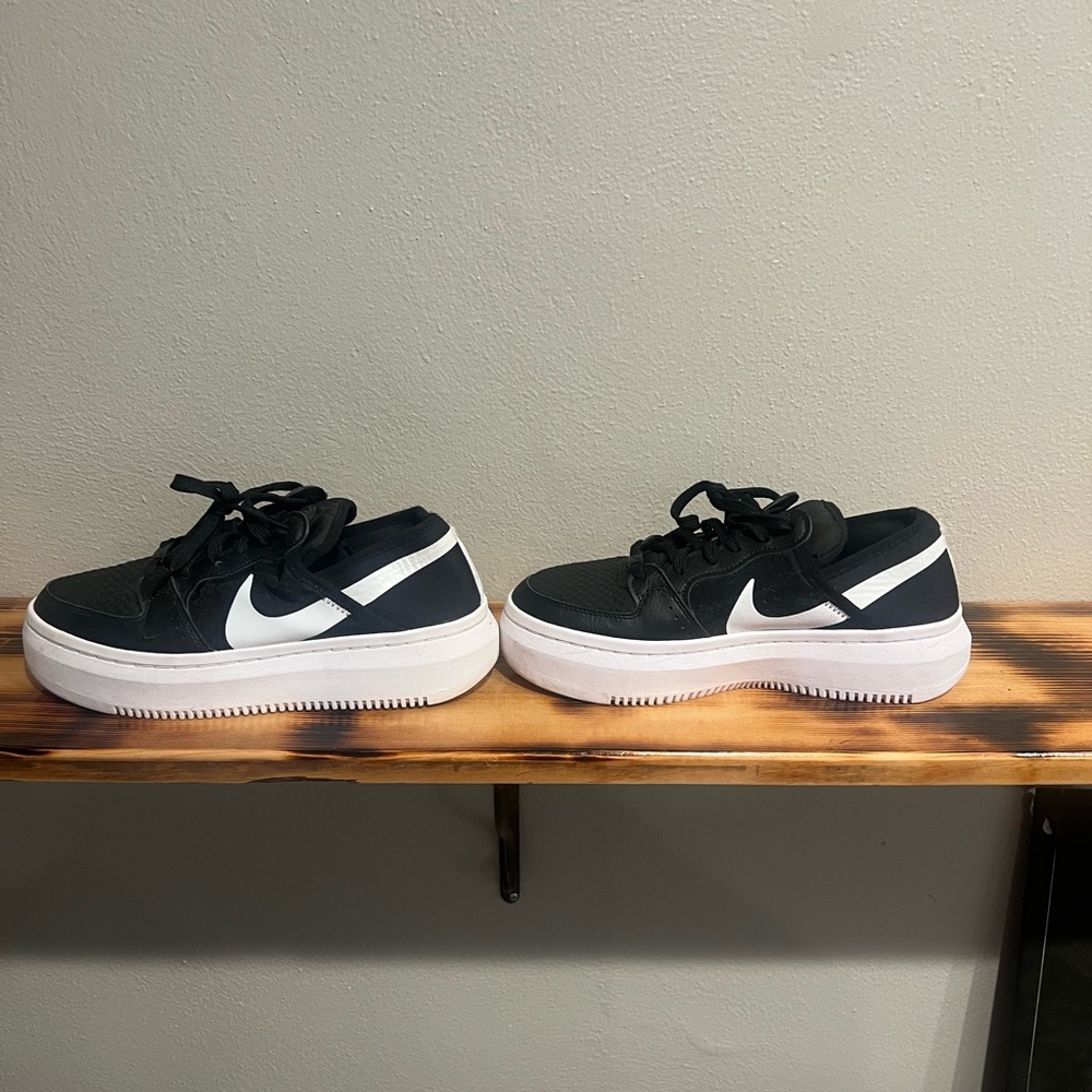 Nike - Women - Court Vision Alta - Black/White size 8.5 - like new
